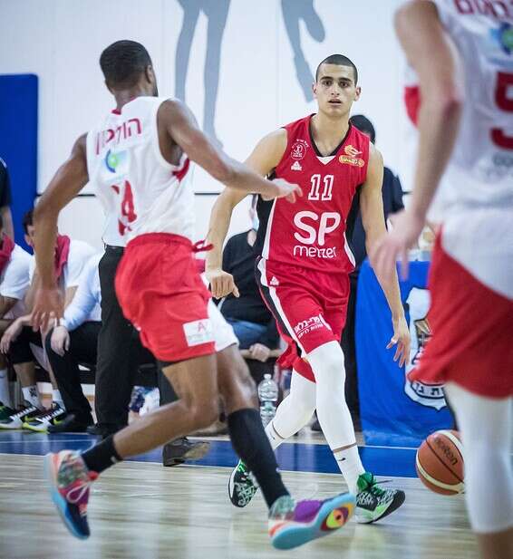 מדר בפעולה. ידחה את החלום בשנה? // צילום: עודד קרני